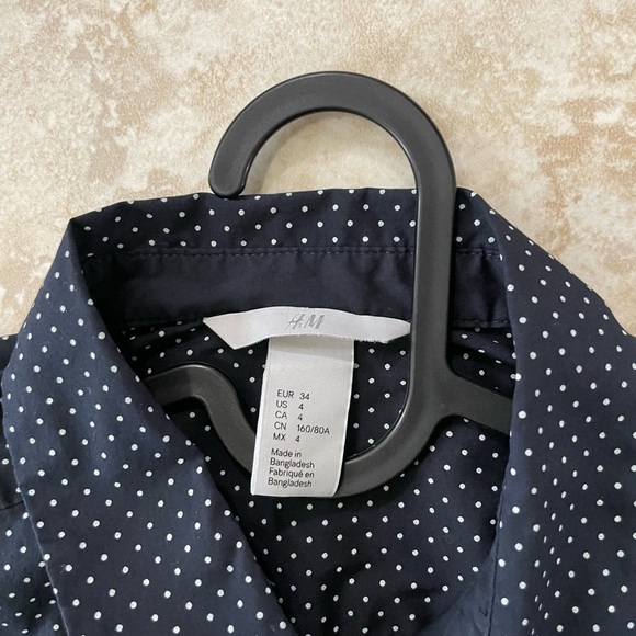 Black button down shirt with white polka dot print - slim fit size 4 - Picture 3 of 6